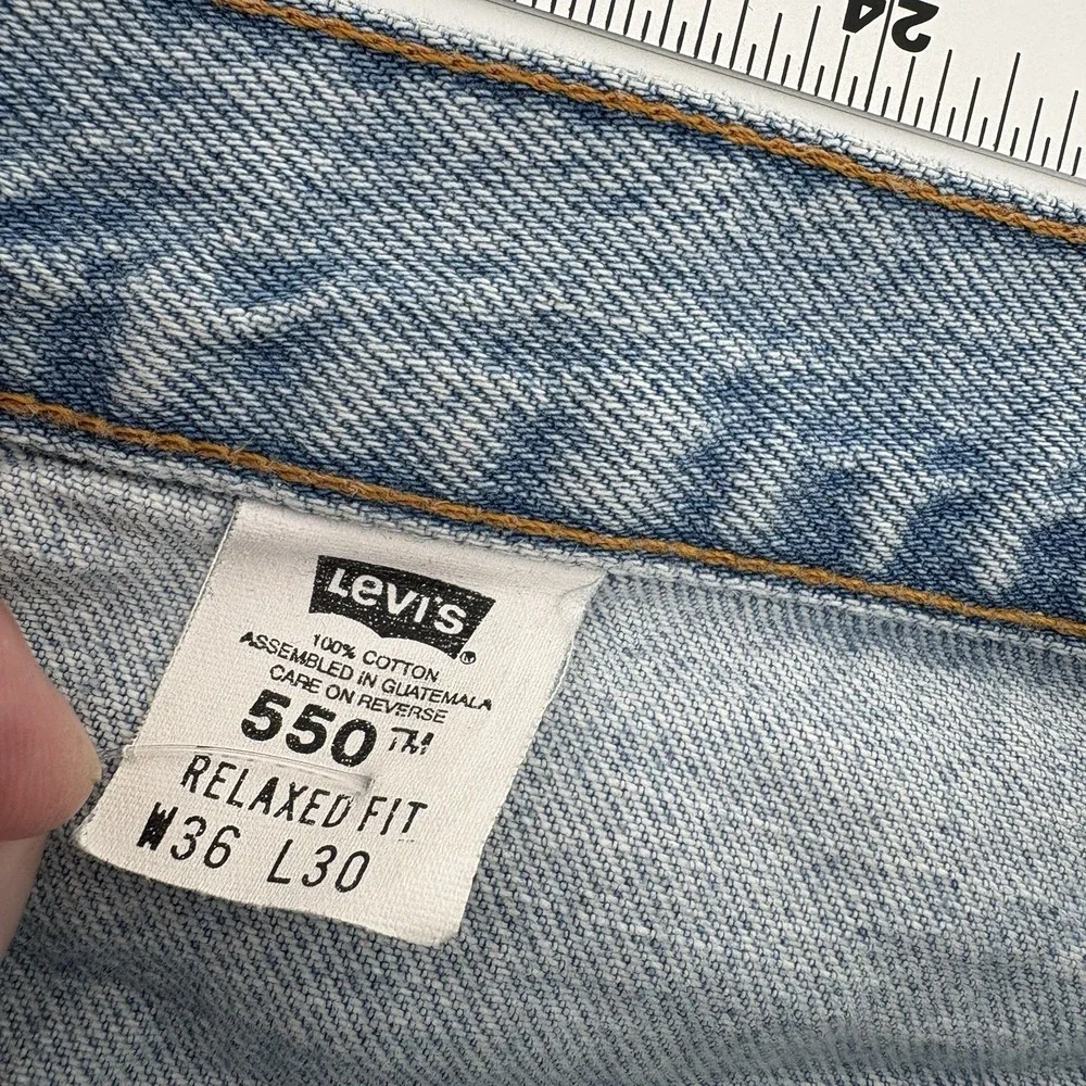 Vintage 90s Levis Relaxed Fit Light Wash Jeans Casual Denim Men 36X30 (34X29)